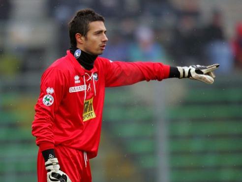 而是鞋钉与 而是鞋钉与