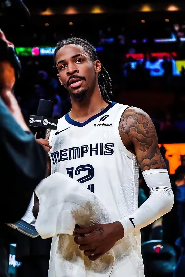 球员缺阵更 球员缺阵更